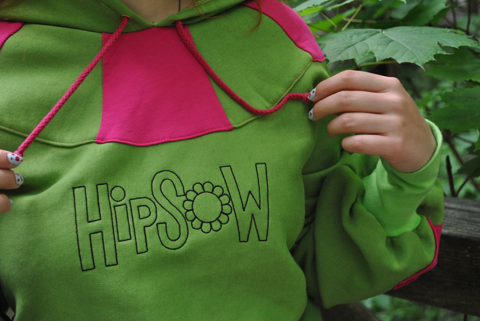 grüner HipSoW Hoodie Stickerei