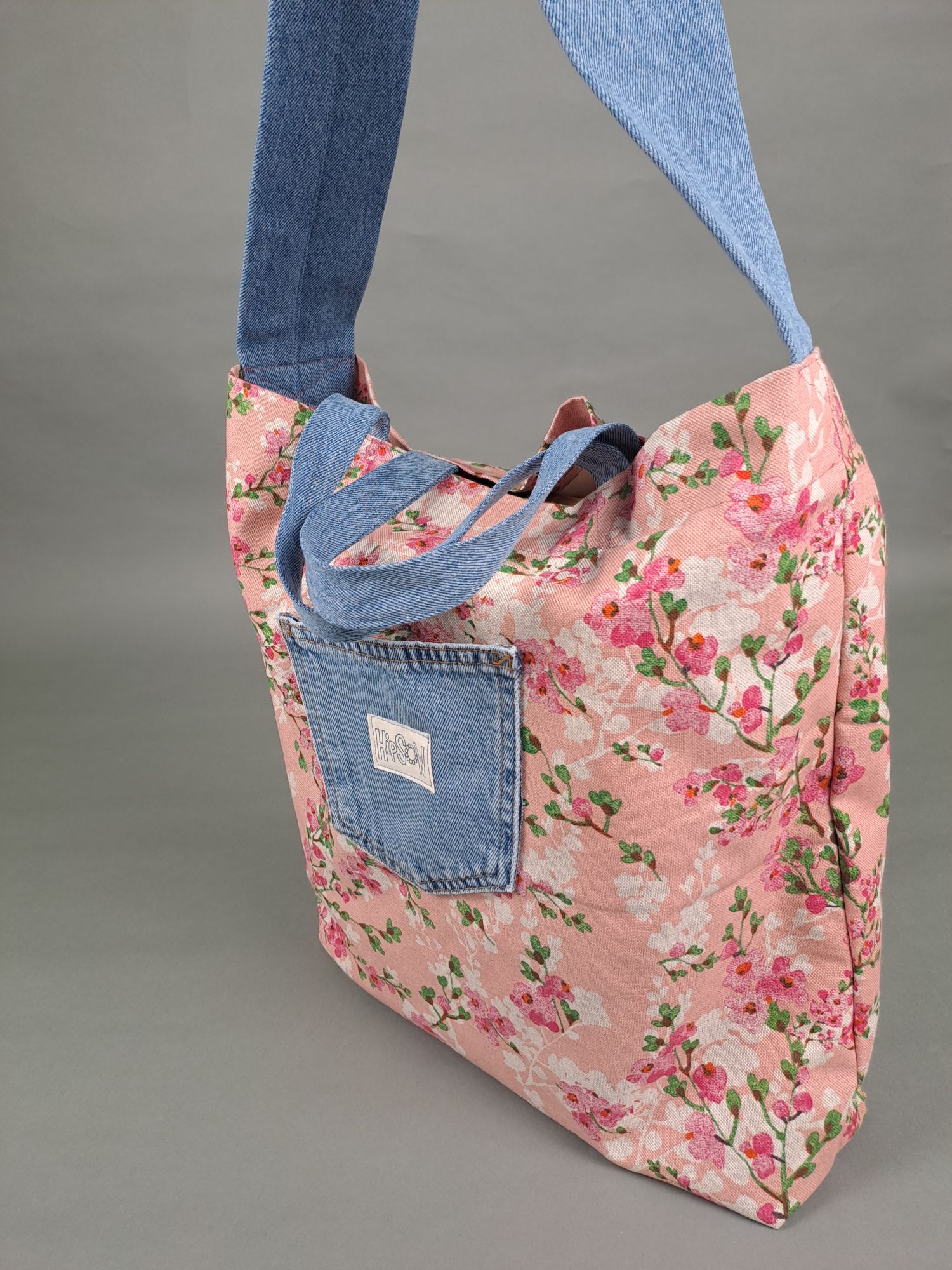 rosane HipSoW Tragetasche mit Jeans