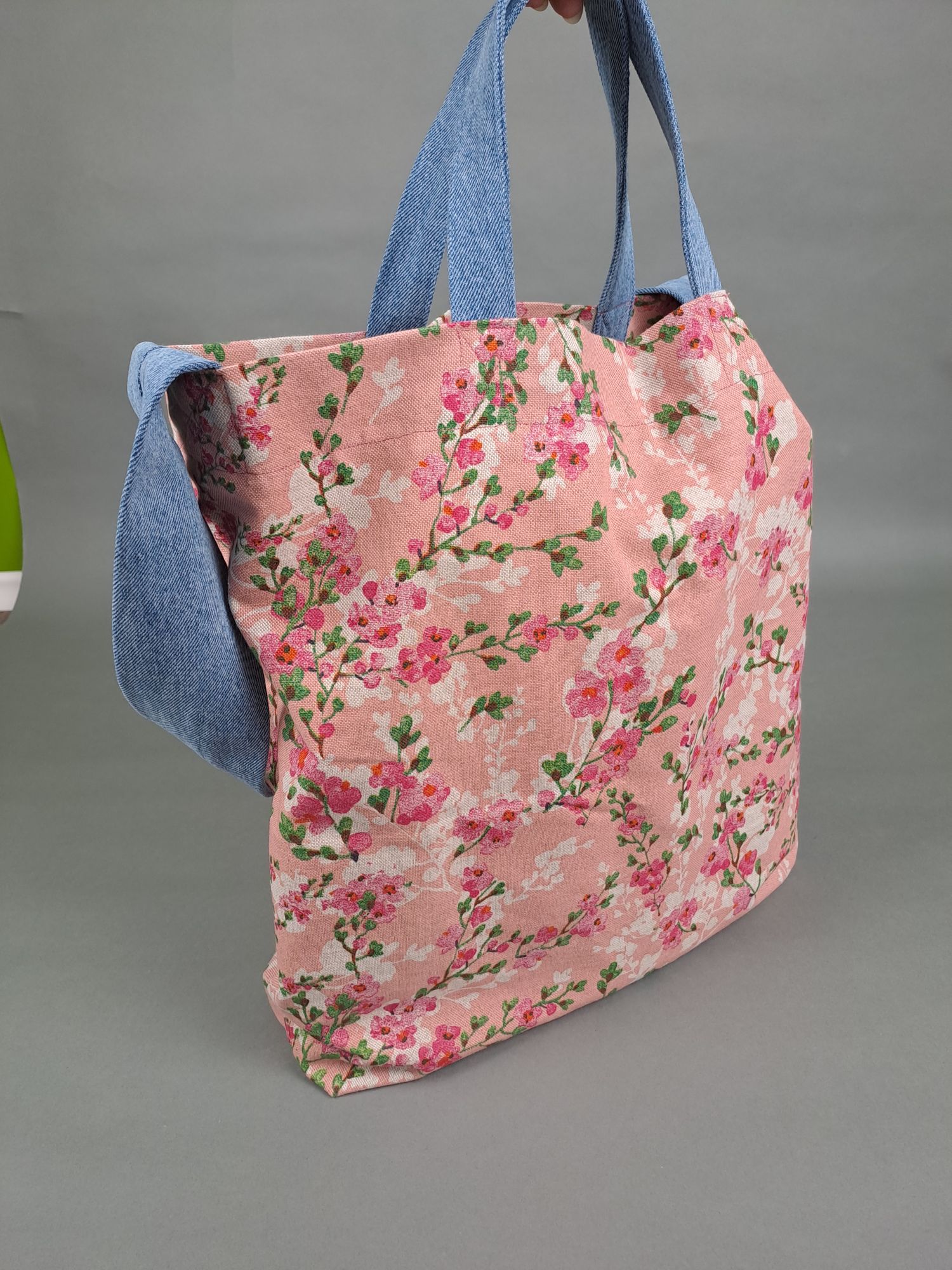 rosane HipSoW Tragetasche mit Jeans