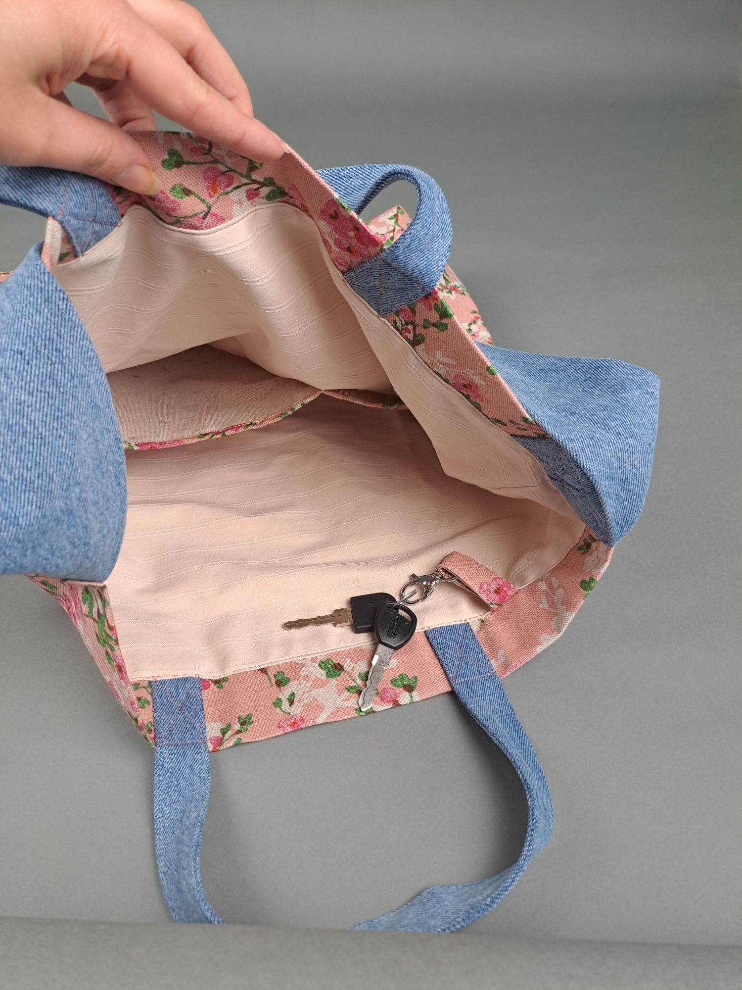 rosane HipSoW Tragetasche mit Jeans