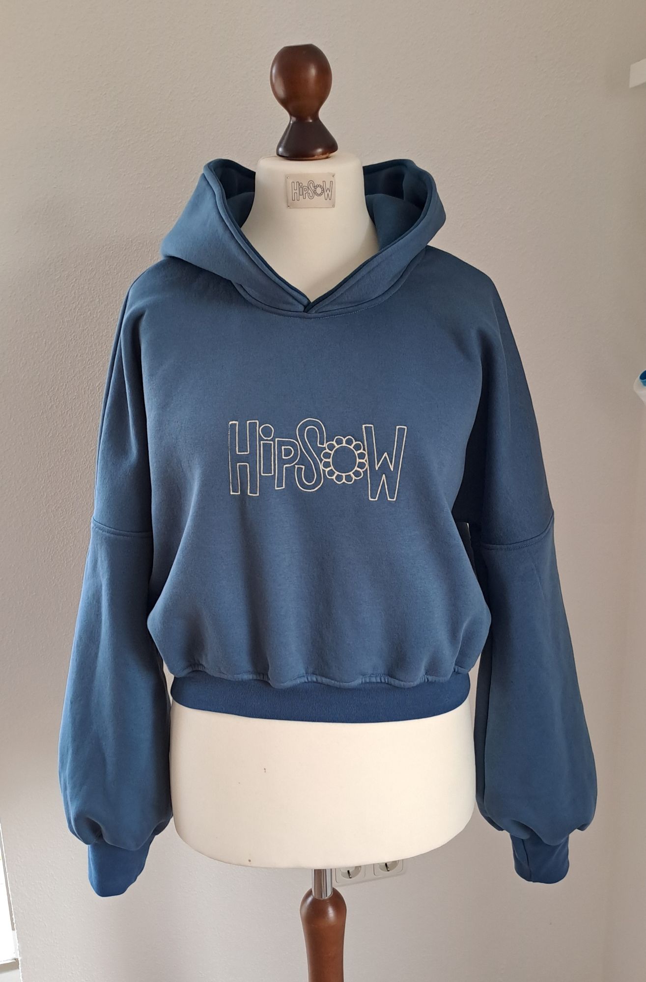 Persönlicher Hoodie von HipSoW - Meine Hoodies gestalte ich zusammen mit den Kunden nach Wunsch und so versuche ich allen…