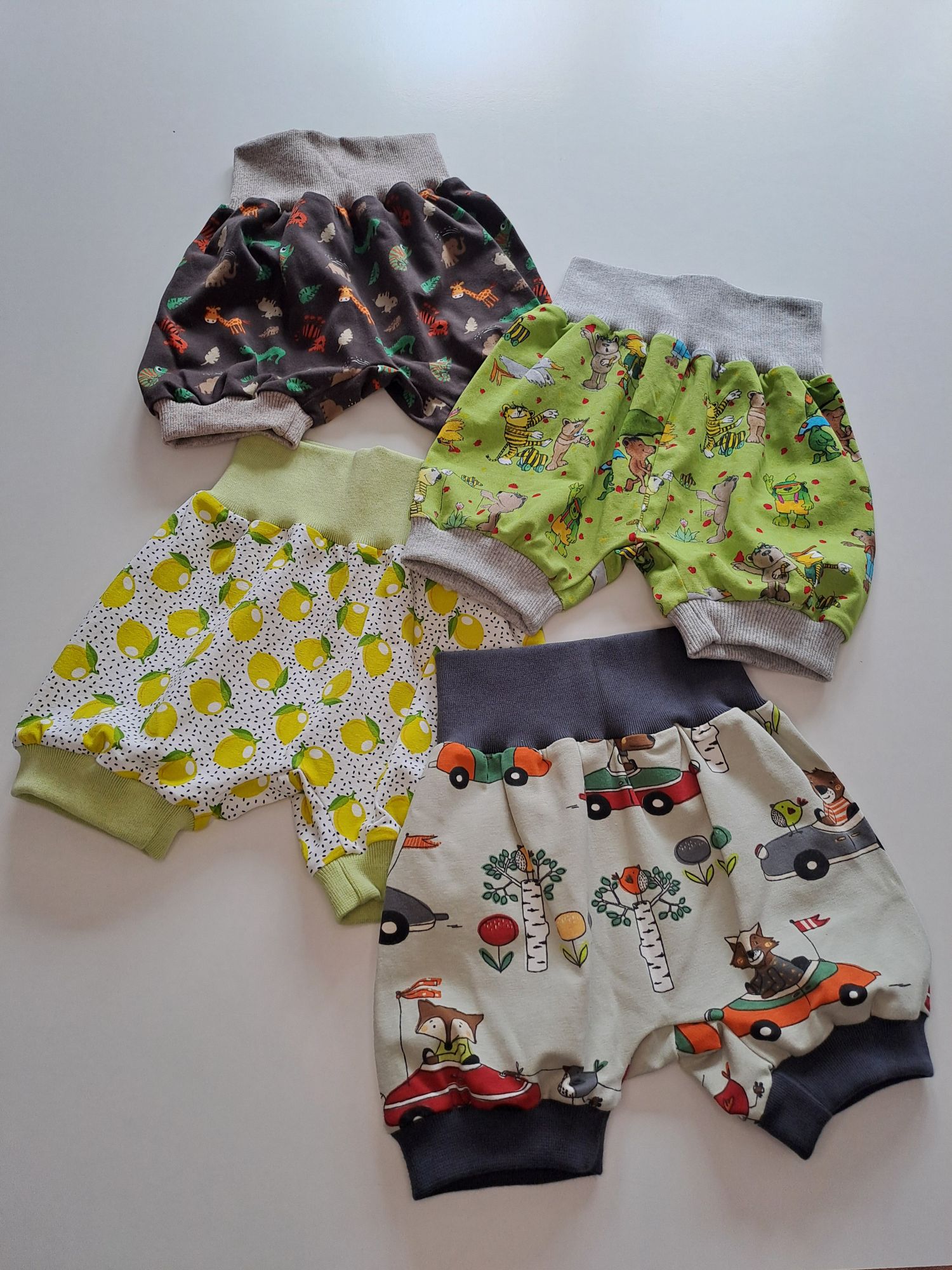 Babykleidung - kurze Babypumphosen in verschiedenen Variationen
